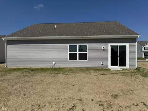 8084 Copperleaf Ln, Pendleton, IN 46064 photo 2