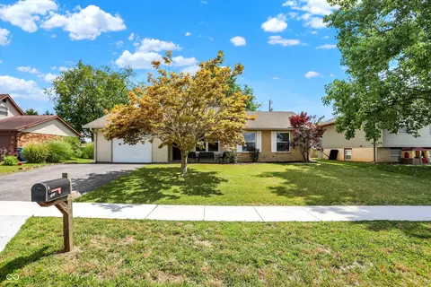 489 Greensprings Dr, Whiteland, IN 46184
