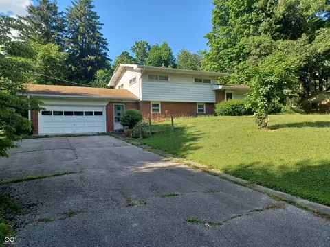 6790 Lakeshore Dr, Avon, IN 46123