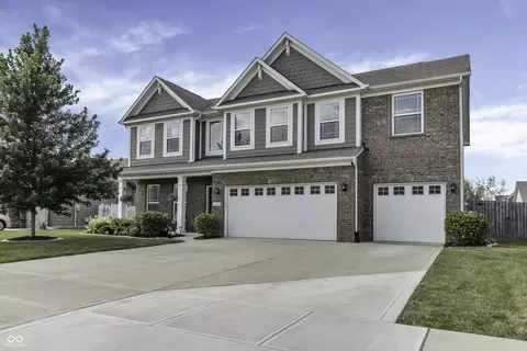 1322 Thornhill Ln, Greenwood, IN 46143