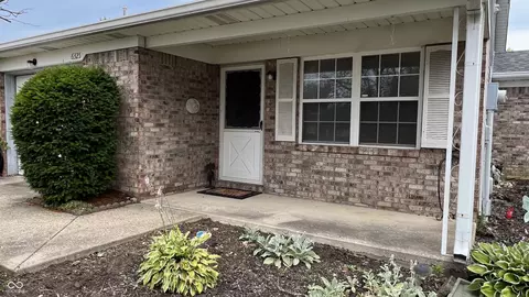 6325 Village Oak Ct, Indianapolis, IN 46236