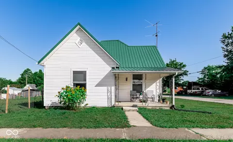 104 W Poplar St, North Vernon, IN 47265