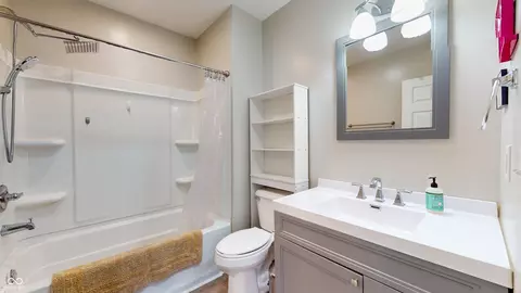 Bath - 335 Harlan St, Indianapolis, IN 46201 photo 1 of 1