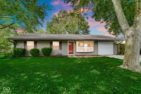 1044 Barefoot Trl, Greenwood, IN 46142