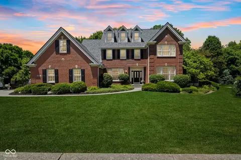 9920 Woodlands Dr, Fishers, IN 46037