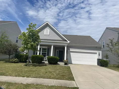 660 Classic Ln, Greenwood, IN 46143