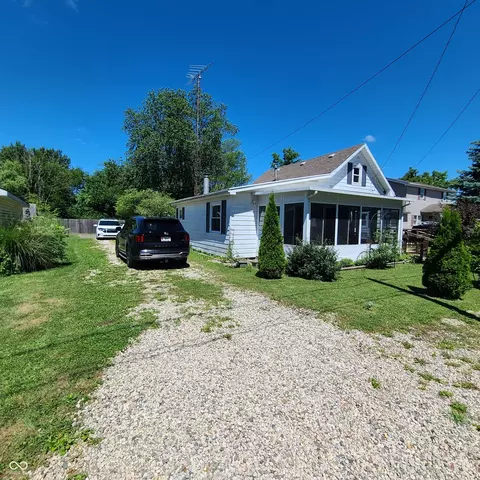 120 S Howard St, Summitville, IN 46070