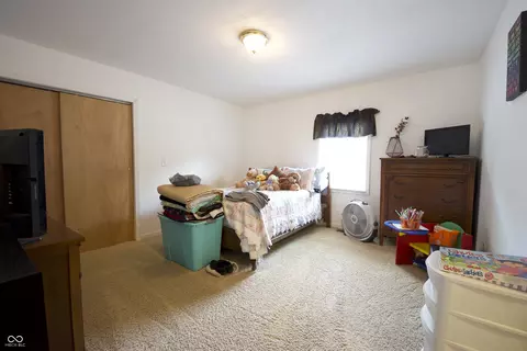 Bedroom - 9260 E 25th St, Columbus, IN 47203 photo 3 of 4