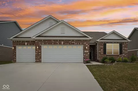4631 W Tradwell Dr, New Palestine, IN 46163