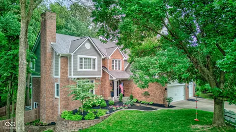 9757 Logan Ln, Fishers, IN 46037