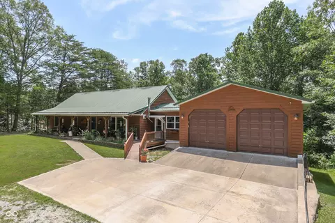 8058 Jonathans Ct, Seymour, IN 47274