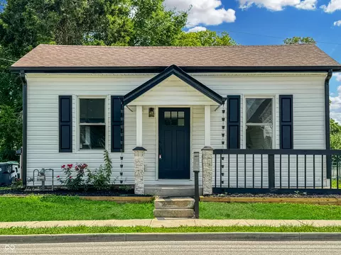 53 W Pearl St, Greenwood, IN 46142