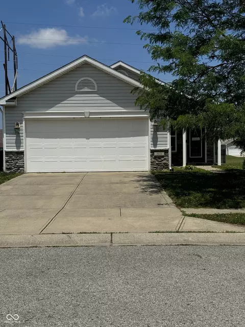 2028 Creekstone Dr, Columbus, IN 47201