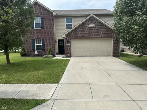 2406 Cedarmill Dr, Franklin, IN 46131