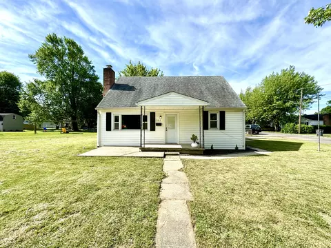 303 E 10th St, Rushville, IN 46173