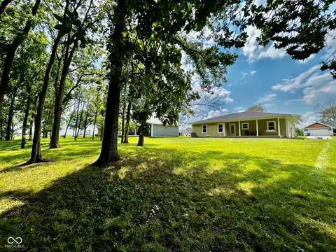 Exterior - 125 E Oak St, Roachdale, IN 46172 photo 11 of 16