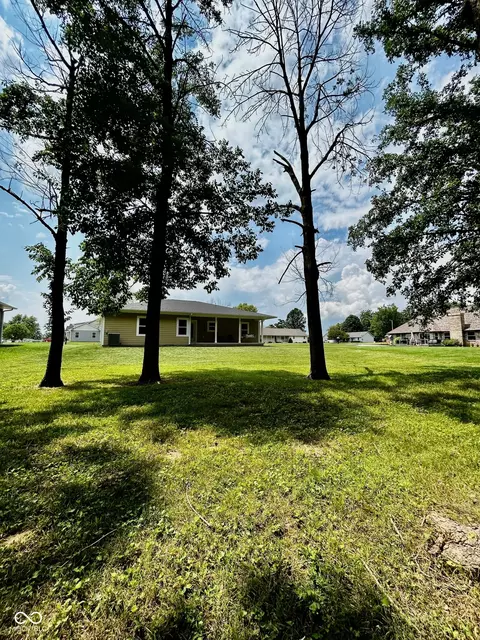 Exterior - 125 E Oak St, Roachdale, IN 46172 photo 10 of 16
