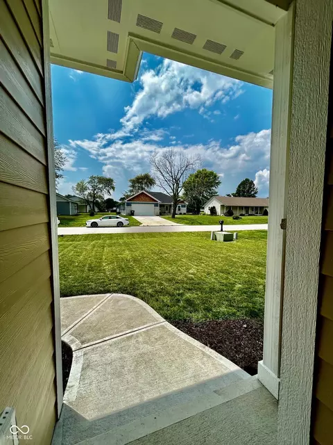 Exterior - 125 E Oak St, Roachdale, IN 46172 photo 6 of 16