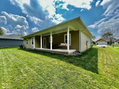 Exterior - 125 E Oak St, Roachdale, IN 46172 photo 12 of 16
