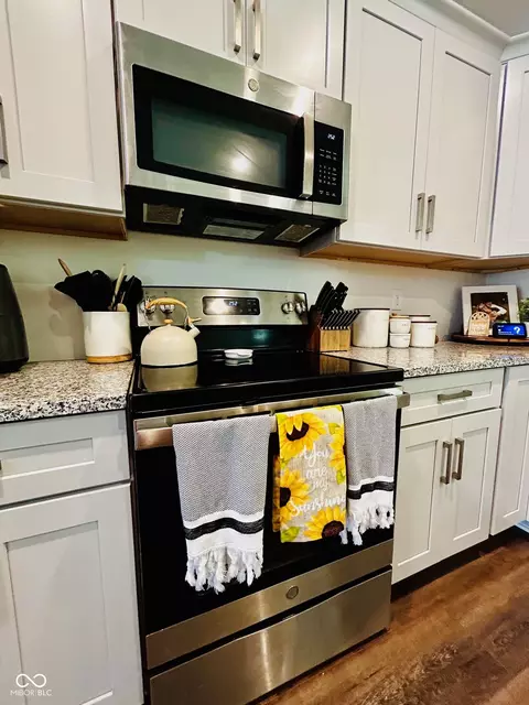 Kitchen - 125 E Oak St, Roachdale, IN 46172 photo 12 of 14