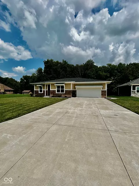 Exterior - 125 E Oak St, Roachdale, IN 46172 photo 4 of 16