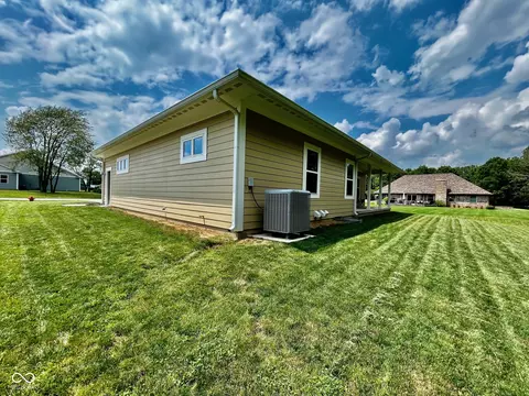 Exterior - 125 E Oak St, Roachdale, IN 46172 photo 8 of 16