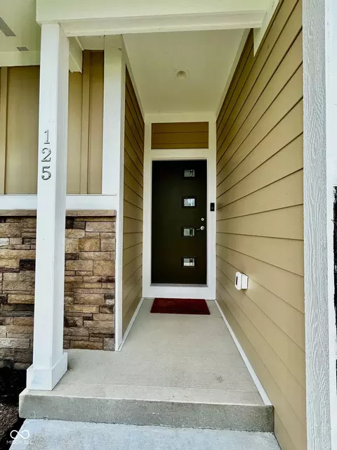Exterior - 125 E Oak St, Roachdale, IN 46172 photo 5 of 16