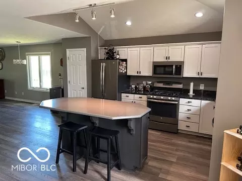 5204 E Hyde Ct, Columbus, IN 47203 photo 3