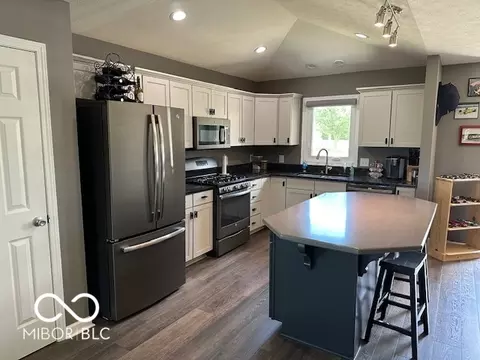 5204 E Hyde Ct, Columbus, IN 47203 photo 5