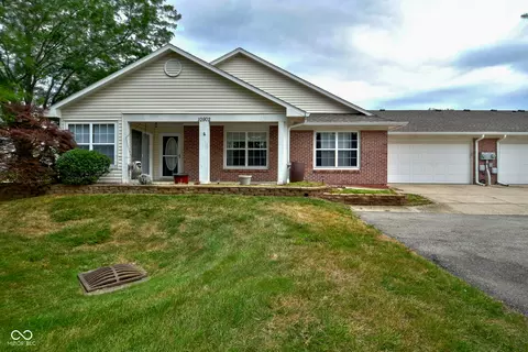 10902 Autumn Glen Dr, Indianapolis, IN 46229