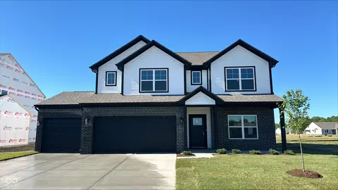 672 Derek Ln, Trafalgar, IN 46181