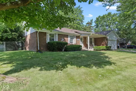 608 Shady Creek Dr, Greenwood, IN 46142