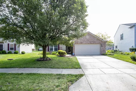 14207 Holly Berry Cir, Fishers, IN 46038