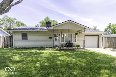 615 Hanover Dr, Whiteland, IN 46184