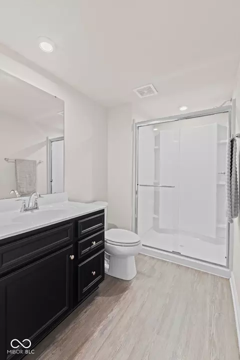Bath - 2701 Dorset Dr, Plainfield, IN 46168 photo 1 of 3