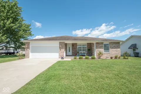 1185 Darcis Dr, Seymour, IN 47274
