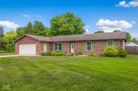 3651 Indianwood Dr, Columbus, IN 47203