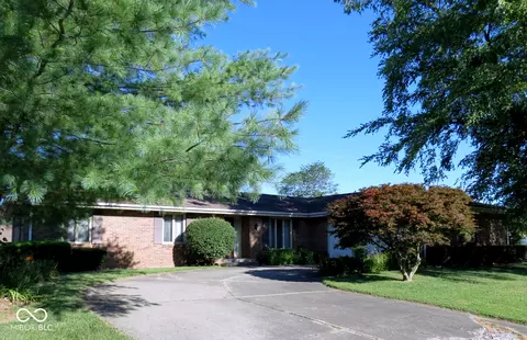 3150 Chapel Ct, Columbus, IN 47203