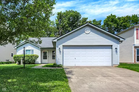1492 Round Lake Rd, Greenwood, IN 46143