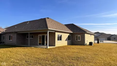 Exterior - 318 Bay Ridge Dr, Pendleton, IN 46064 photo 3 of 3