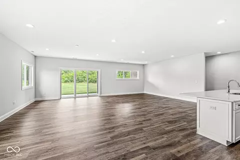 Living - 318 Bay Ridge Dr, Pendleton, IN 46064 photo 2 of 5