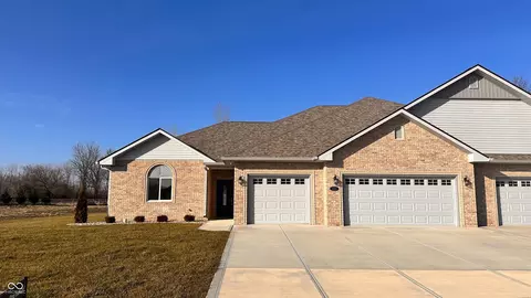 318 Bay Ridge Dr, Pendleton, IN 46064