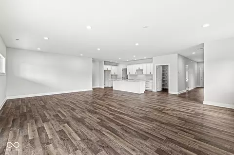 Living - 318 Bay Ridge Dr, Pendleton, IN 46064 photo 4 of 5