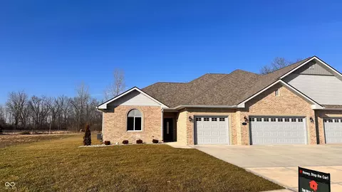 Exterior - 318 Bay Ridge Dr, Pendleton, IN 46064 photo 2 of 3