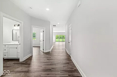 Entry Way - 318 Bay Ridge Dr, Pendleton, IN 46064 photo 1 of 2