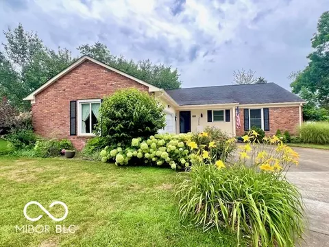 3215 Lantern Ln, Columbus, IN 47203