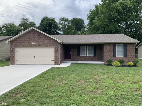 169 Parkside Dr, Hanover, IN 47243