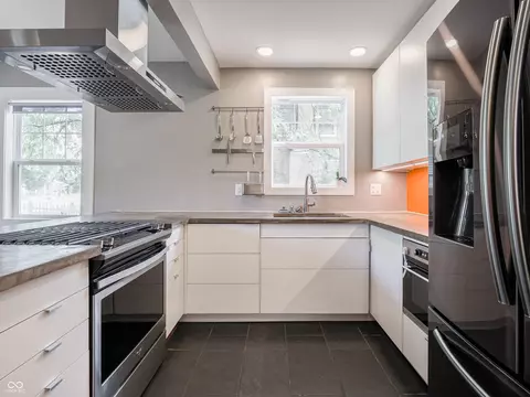 Kitchen - 709 E Main St, Plainfield, IN 46168 photo 5 of 7