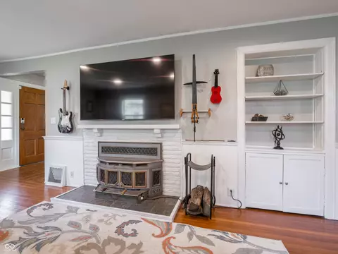 Living - 709 E Main St, Plainfield, IN 46168 photo 5 of 5