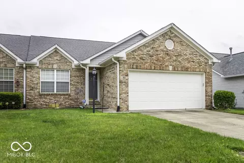 821 Ashton Park Dr, Greenwood, IN 46143